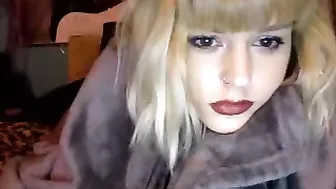 ezraskye  Premium show in free chat