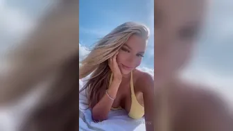 Allexa Collins onlyfans Busty slut kneads nipples