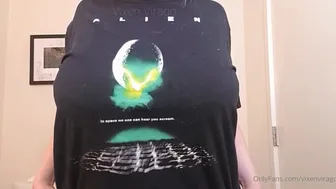 vixenvirago onlyfans Red curvy passionately masturbating pussy