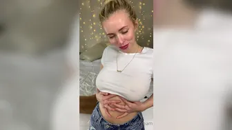 Chloe Cream jerking on a chair