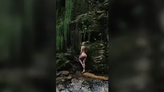 Anna Ioannova Marvelous Babe shows off a gorgeous bosom