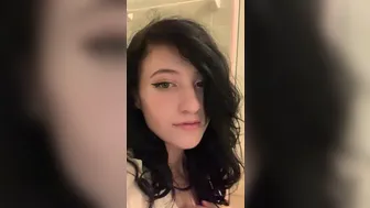 Elizabeth Reed, elizabethreed, hi Vicious lady pins her cap