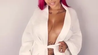 brittanya razavi  Gorgeous swell caresses sex lips