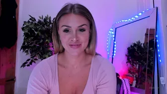 Ella Silver onlyfans Juicy slut masturbates pussy