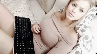 priscillamoon  webcam vibration ass