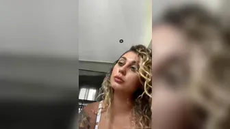 saraayrobles onlyfans chick is played with vagina