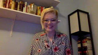 Pearl Sinclair onlyfans Gorgeous young lady fucks pussy