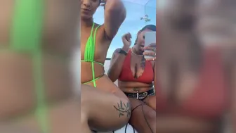 edwinacarlaisaac~1560134787~17894763781331163~1 Busty blonde shows off snatch