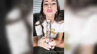 Suttin dildo glass
