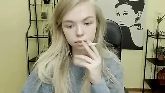 nikkishygirl  Fingers Her Pussycat Patch ass her hole