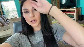 Arianamarie  onlyfans  Very sweet young girl without panties