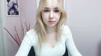 lila_page chaturbate cute blond