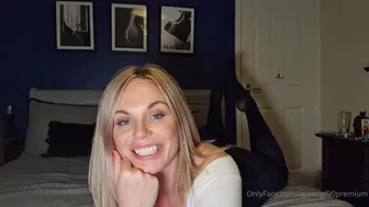 Queengf90  onlyfans Attractive bitch fucks sex toy