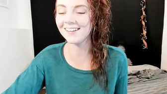 hayleelove  mfc hooker with new sex toy