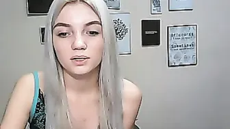 oliiii_cute  Webcam Bottomless show