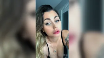 saraayrobles  onlyfans  Petite hottie jerks off in online