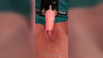 Ashley hornysloth13  onlyfans  Verspielte Blondine fickt mit einem Gl