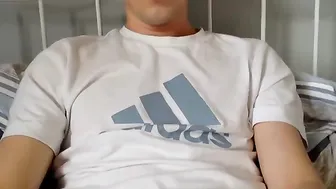 bbysarah  rought herself to orgasm in free chat