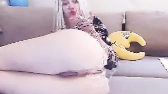 elizabetswann  camhooker masturbates