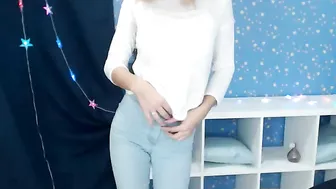 emmi_rosee  Teen webcam slut masturbating