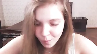 rayna_rose  masturbates on bed