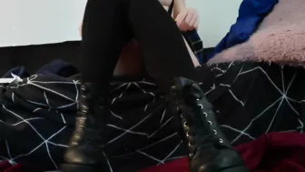 ManyVids NaughtyNini - Undressing Feet And Sucking My Toes