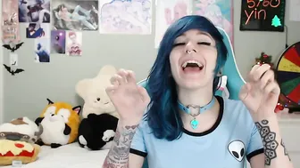 miss_mao  toying herself in webcam chat