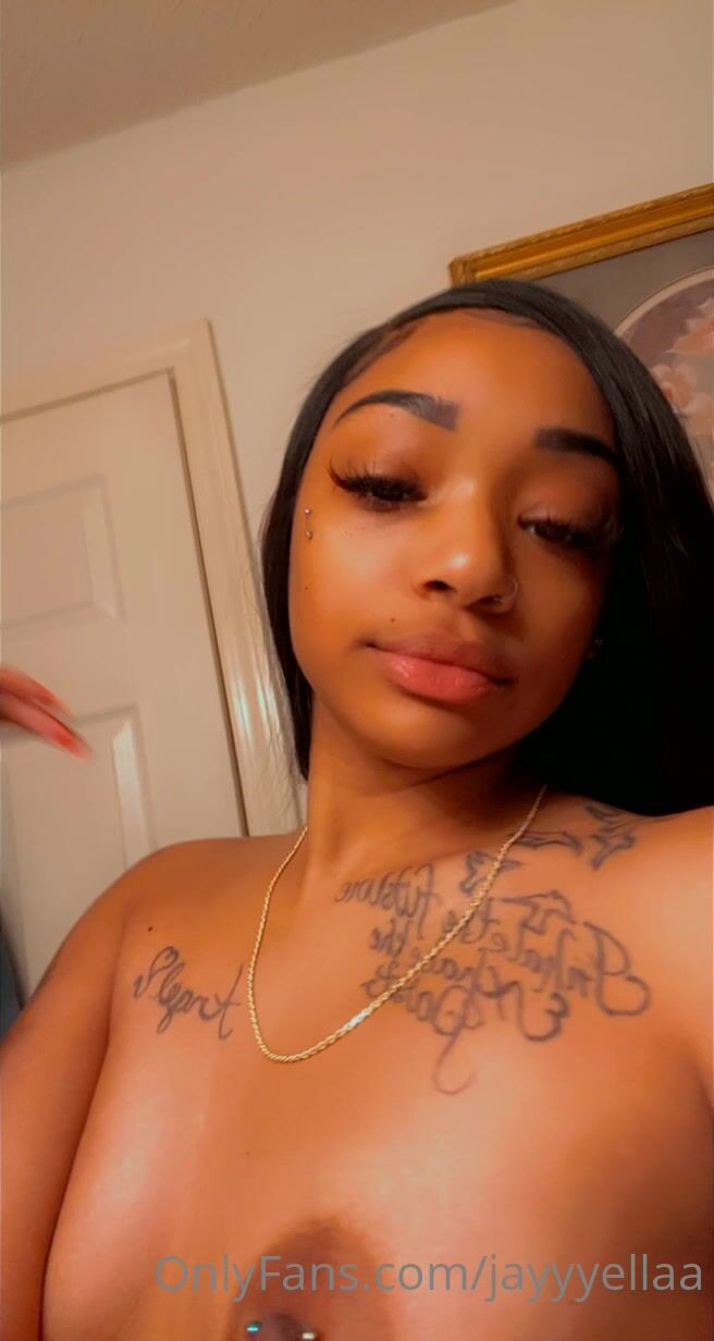 Curvy and busty Jayyyellaa