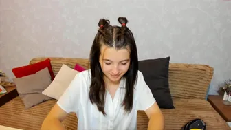 kodydi chaturbate Pretty lady gently masturbates cunt