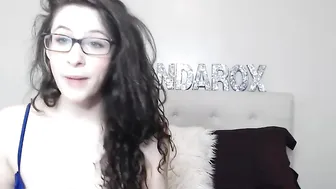 amandarox  Wants more money for the show