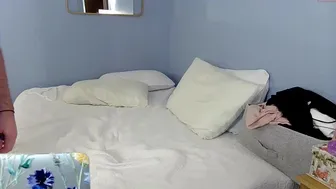 chloe_and_dic 08-august-2022 0819 group show money