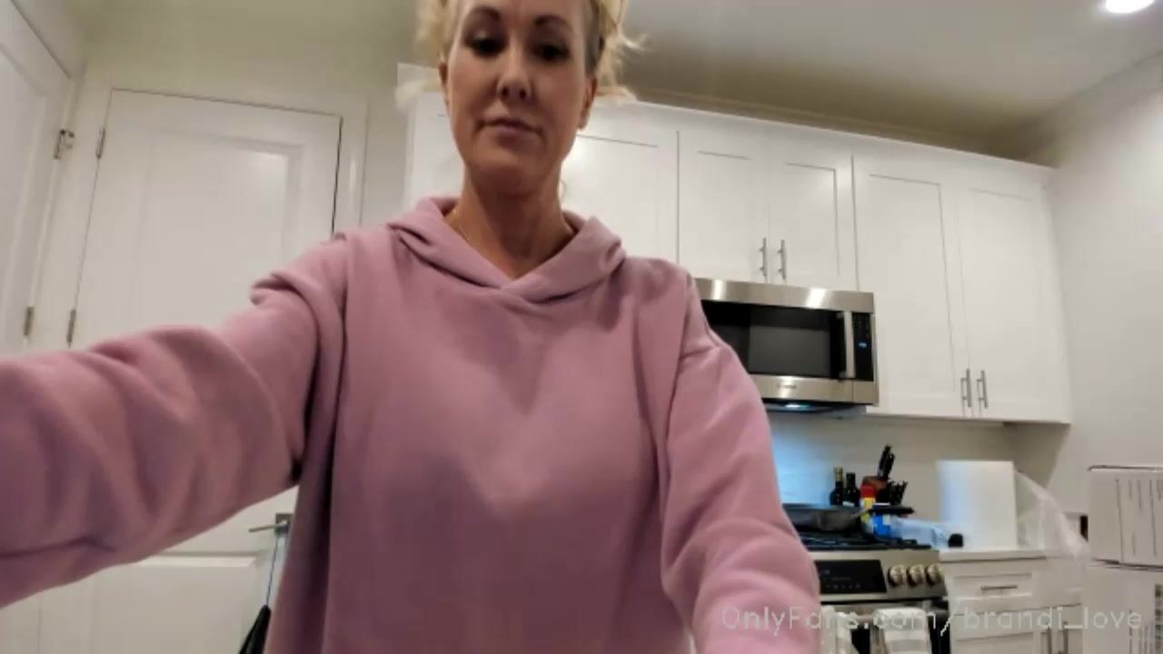 Brandi Love aka brandi_love onlyfans cam stream june-5-2022 - camHUB.cc