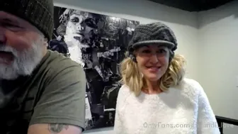 Brandi Love aka brandi_love onlyfans white-haired bitch masturbates her pussy with a phallus