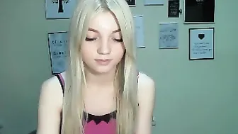 oliiii_cute  good fucks her wet holes