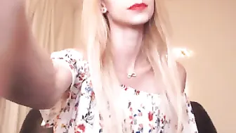 cutesoph  Showed her dirty pussy in fries