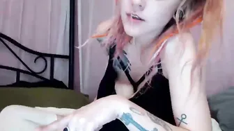 budfairy  plays with her pussy