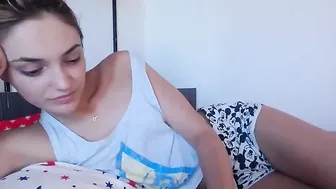 annaelton  make really good webcam show