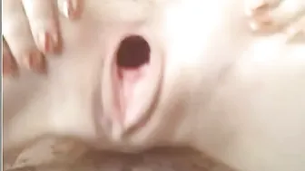 Riesige Muschi weit aufgerissen