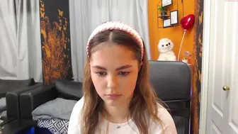 simply_lily 04-Jan-2023 camgirl from chaturbate