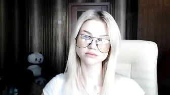 qeensgambit  public throat webcam show