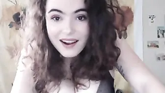 ellie_babe  masturbation in public room