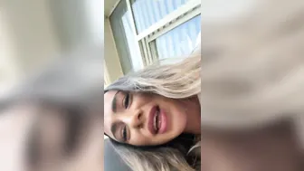 AmelieWells boobs upshirt 2023-08-14