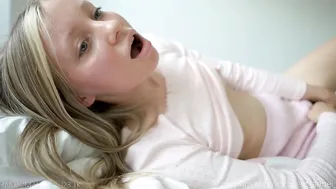 pureangeldolores chaturbate 10-october-2023 cute blond