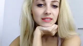 loovely_kitty  chaturbate clit rubs