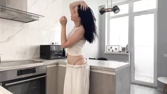 Brigitte_Lahaie Chaturbate 7-Jan-2025 poses in the kitchen