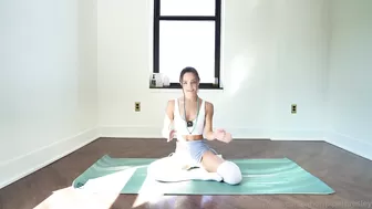 Piper Presley Yoga BG