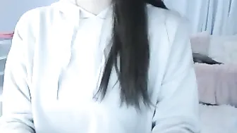 bunni  Fucks her finger