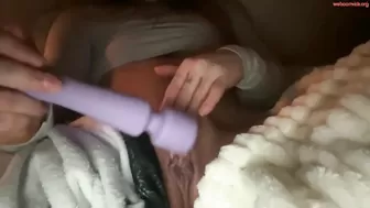 Fitdoll Chaturbate April-19-2025 plays with a vibrator with her clitoris