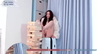 Jillikins Chaturbate 16-05-2025 gently caresses herself between her legs