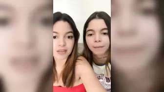 Latina Twins show 2